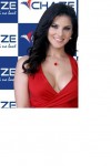 Sunny Leone celebrates birthday with ‘Jism 2′ team