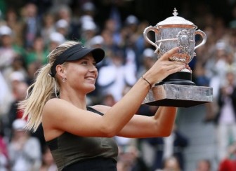 Sharapova stoic about losing No.1 spot