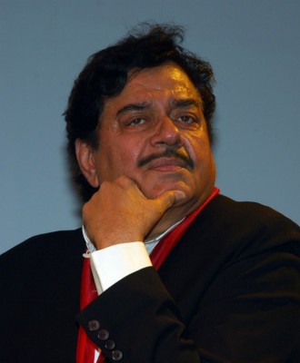 Shatrugan Sinha undergoes bypass surgery, recovering