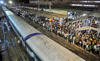 As exodus continues, bulk SMSes banned; parliament unites in support