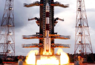 Indian rocket puts seven satellites in orbit