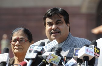 Gadkari to IT officials: Remember, Congress on its way out