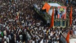 Lakhs turn up to bid adieu to Thackeray