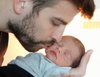 Shakira posts first photo of baby