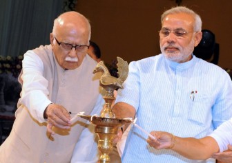 Modi meets Advani at his residence